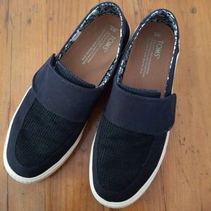 Toms size 8 lightly worn black slip ons